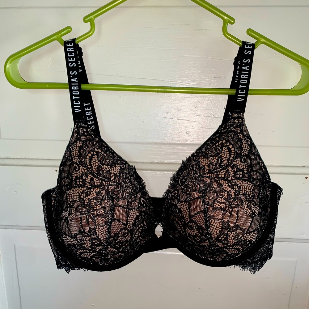 Victoria’s Secret T-shirt style lace bra 36D